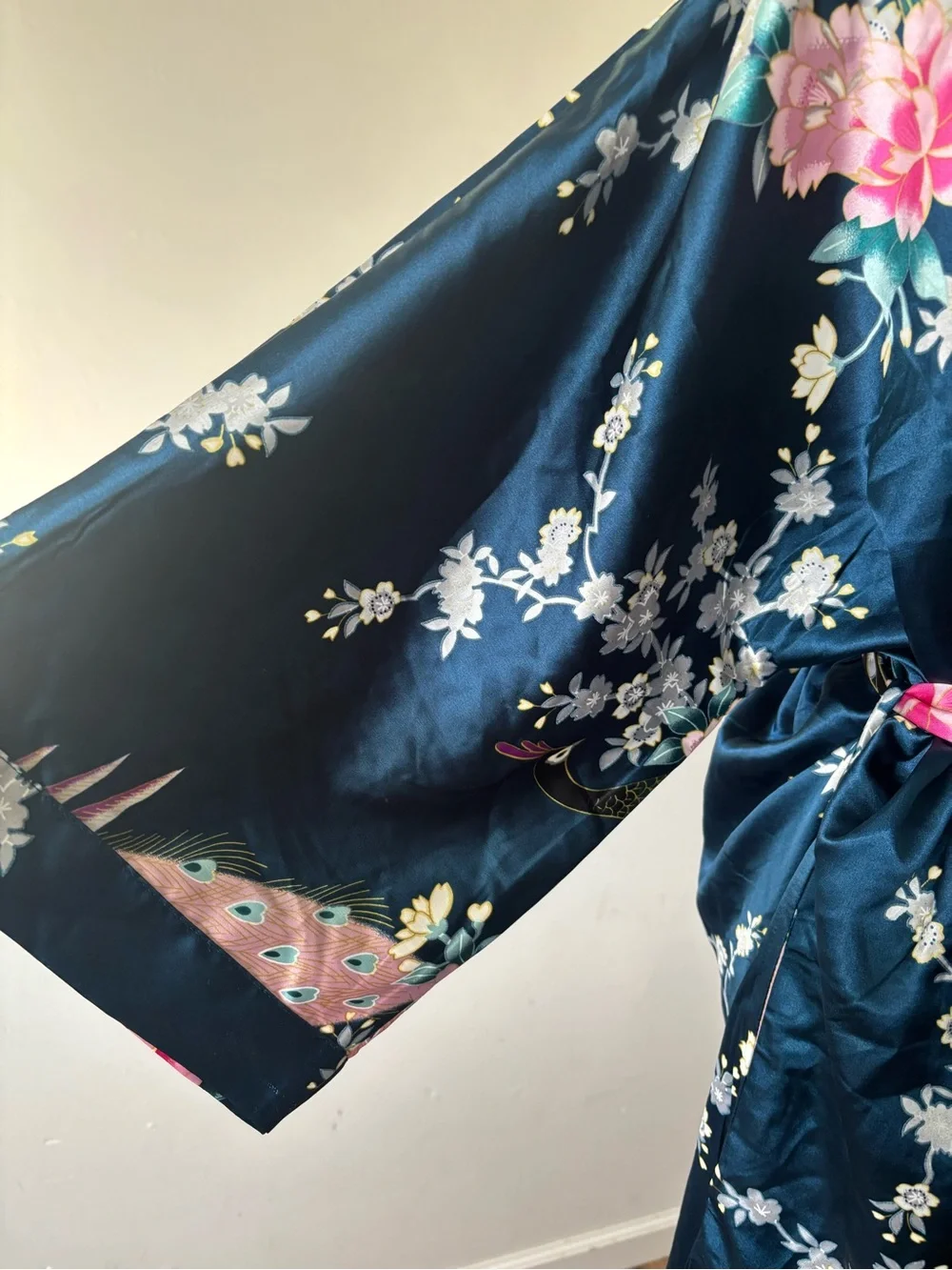 Kim + Ono Chrysanthemum & Crane Long Satin Kimono Robe - Picture 9 of 11